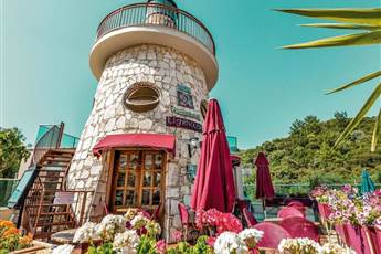 Grand Cettia Hotel 4*