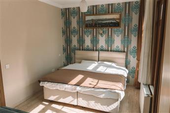 Green Life Hotel
