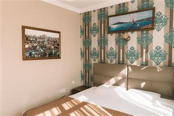 Green Life Hotel
