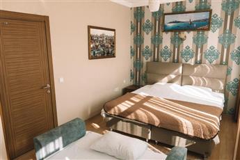 Green Life Hotel