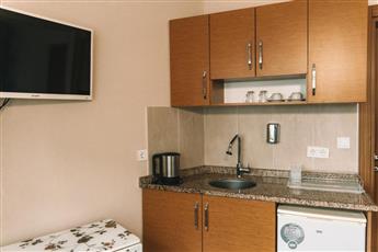 Green Life Hotel