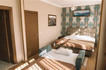 Green Life Hotel
