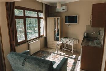 Green Life Hotel