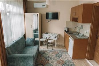 Green Life Hotel