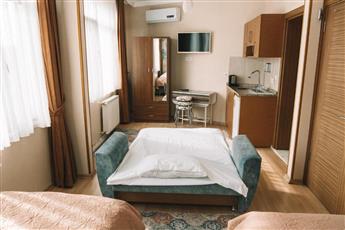 Green Life Hotel