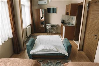 Green Life Hotel