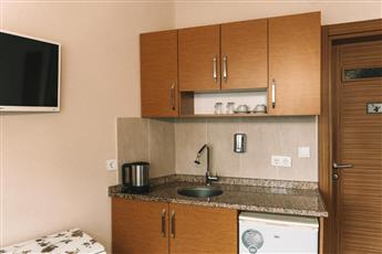Green Life Hotel