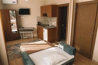 Green Life Hotel