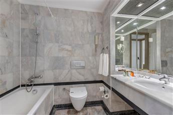 Green Max Hotel