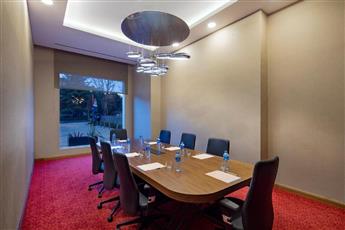 Hampton by Hilton Istanbul Atakoy 3*