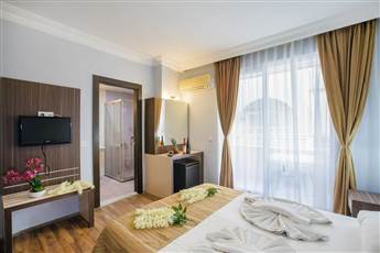 Hawaii Suite Beach Hotel 3*