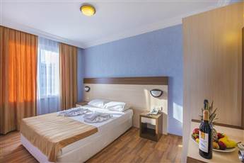 Hawaii Suite Beach Hotel 3*