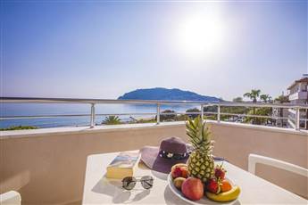 Hawaii Suite Beach Hotel 3*