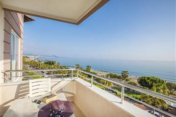 Hawaii Suite Beach Hotel 3*