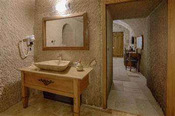 Hera Cave Suites