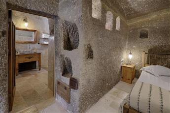 Hera Cave Suites