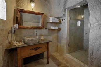 Hera Cave Suites