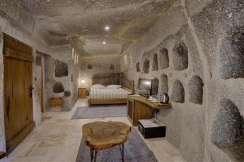 Hera Cave Suites