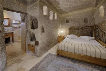 Hera Cave Suites