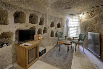 Hera Cave Suites