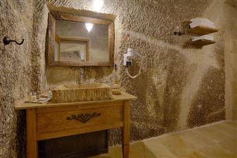 Hera Cave Suites