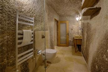 Hera Cave Suites