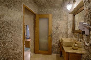 Hera Cave Suites