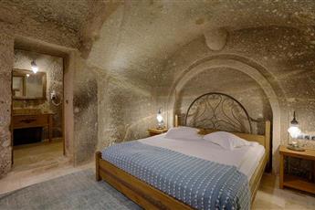 Hera Cave Suites