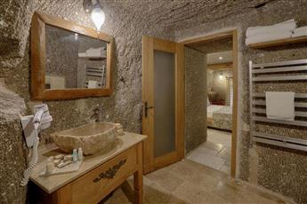 Hera Cave Suites
