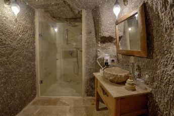 Hera Cave Suites