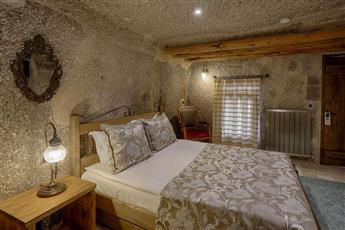 Hera Cave Suites