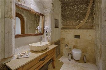 Hera Cave Suites