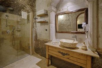 Hera Cave Suites