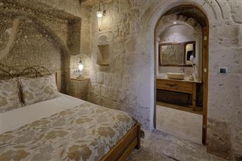 Hera Cave Suites