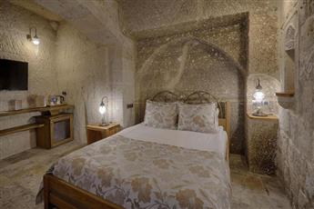 Hera Cave Suites