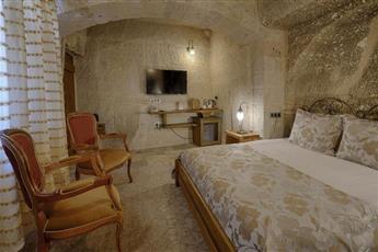 Hera Cave Suites