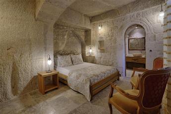 Hera Cave Suites
