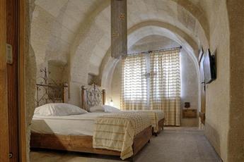 Hera Cave Suites