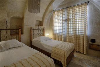 Hera Cave Suites