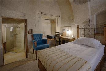 Hera Cave Suites