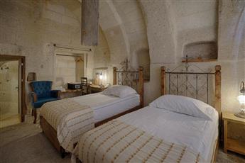 Hera Cave Suites