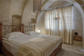 Hera Cave Suites