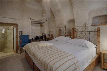 Hera Cave Suites