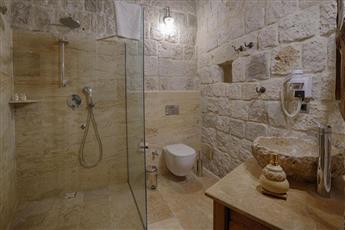 Hera Cave Suites