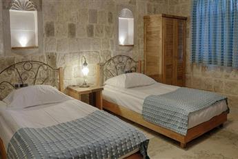 Hera Cave Suites