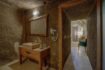 Hera Cave Suites