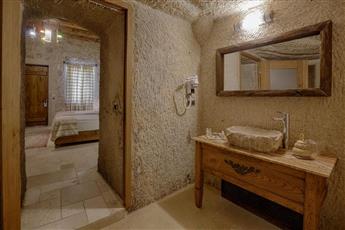 Hera Cave Suites