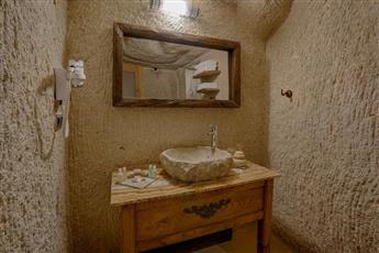 Hera Cave Suites