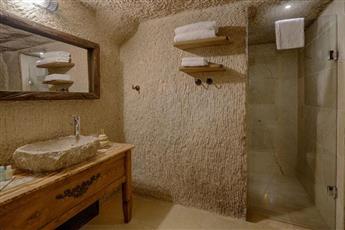 Hera Cave Suites