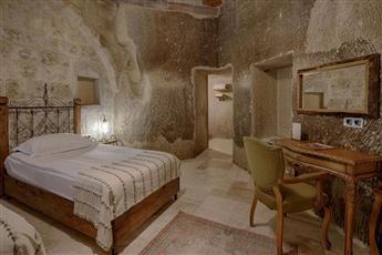 Hera Cave Suites